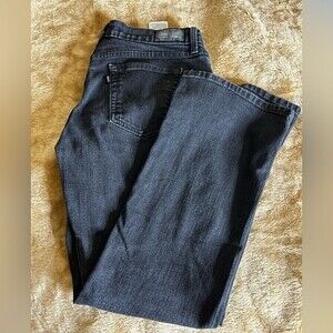 LEVI’S 515 BOOTCUT JENS FOR WOMEN SIZE W29 L30 COLOR BLACK